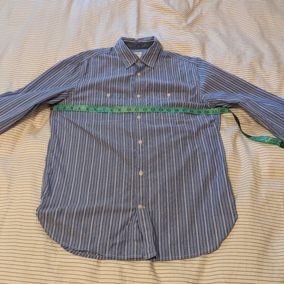 EUC Gap blue pinstripe button down shirt - Picture 5 of 8